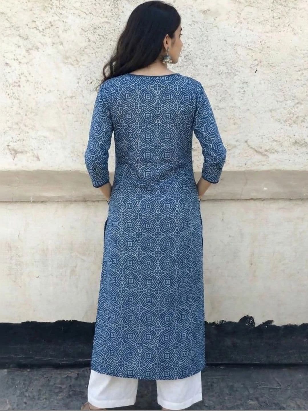 Sangria Women Printed Regular Kurta with Palazzos thumbnail 2