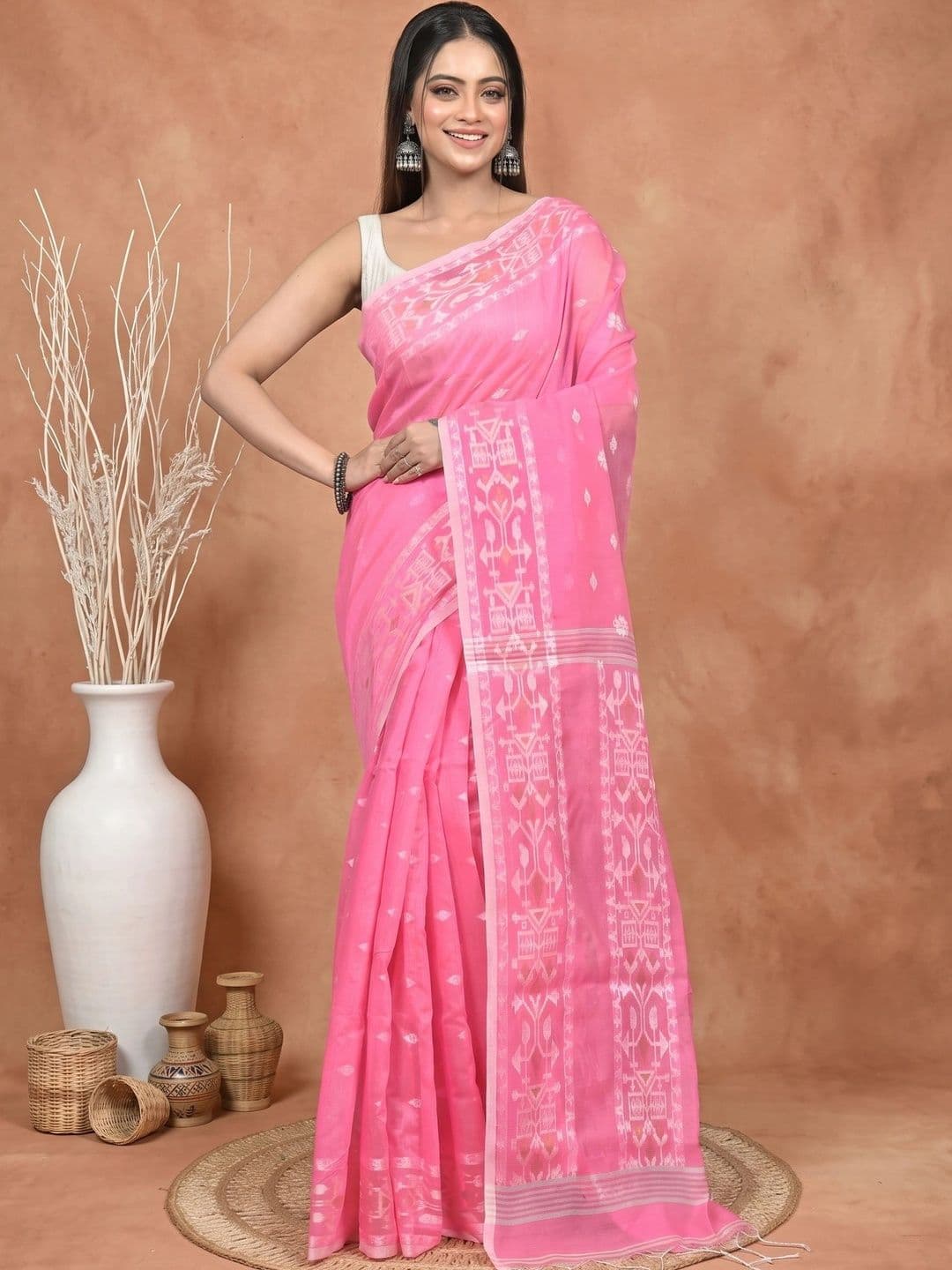 PuJoy Women Ethnic Motifs Sequinned Handloom Saree thumbnail 6