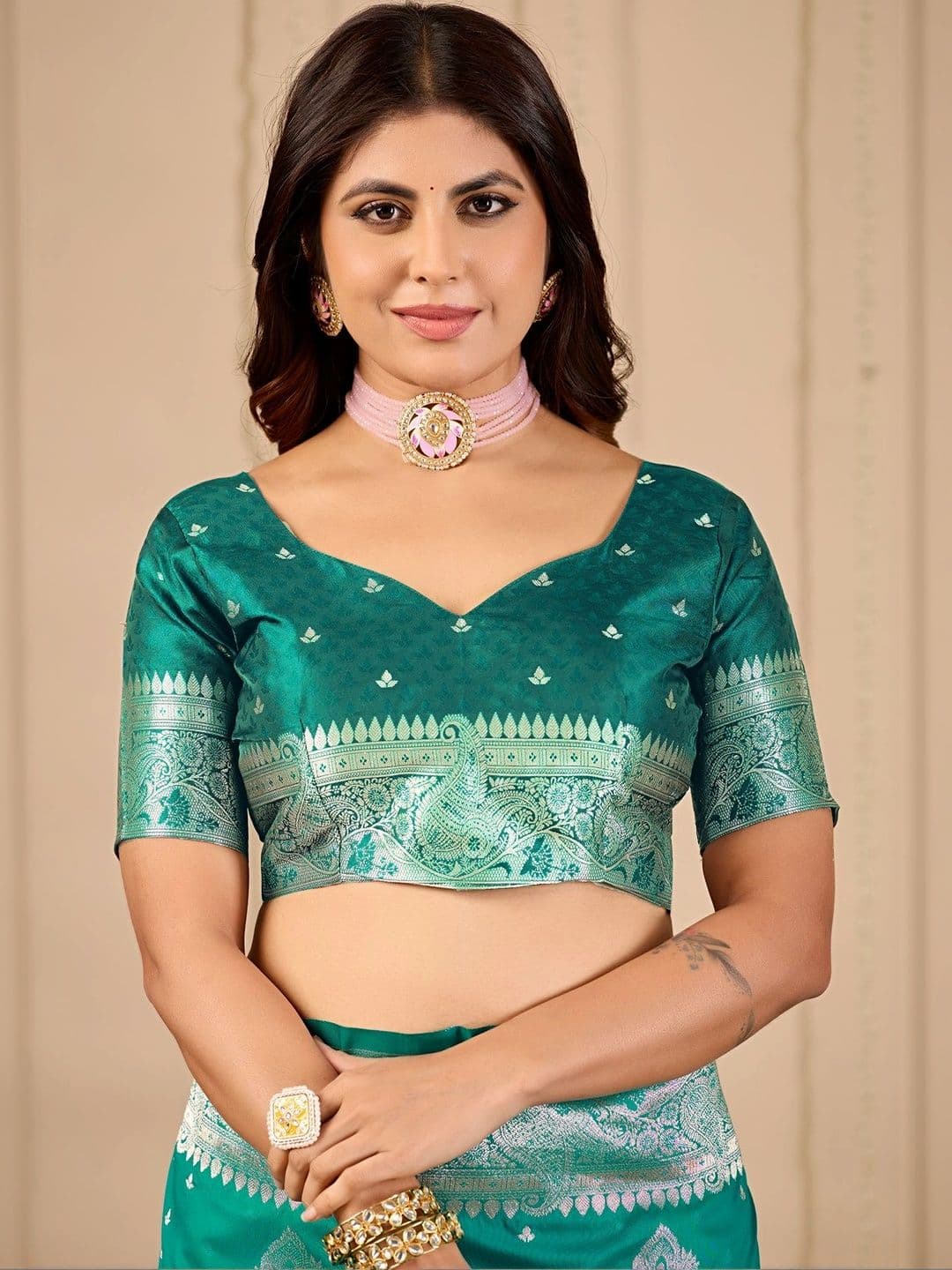 FABRINO Woven Design Zari Banarasi Saree thumbnail 2