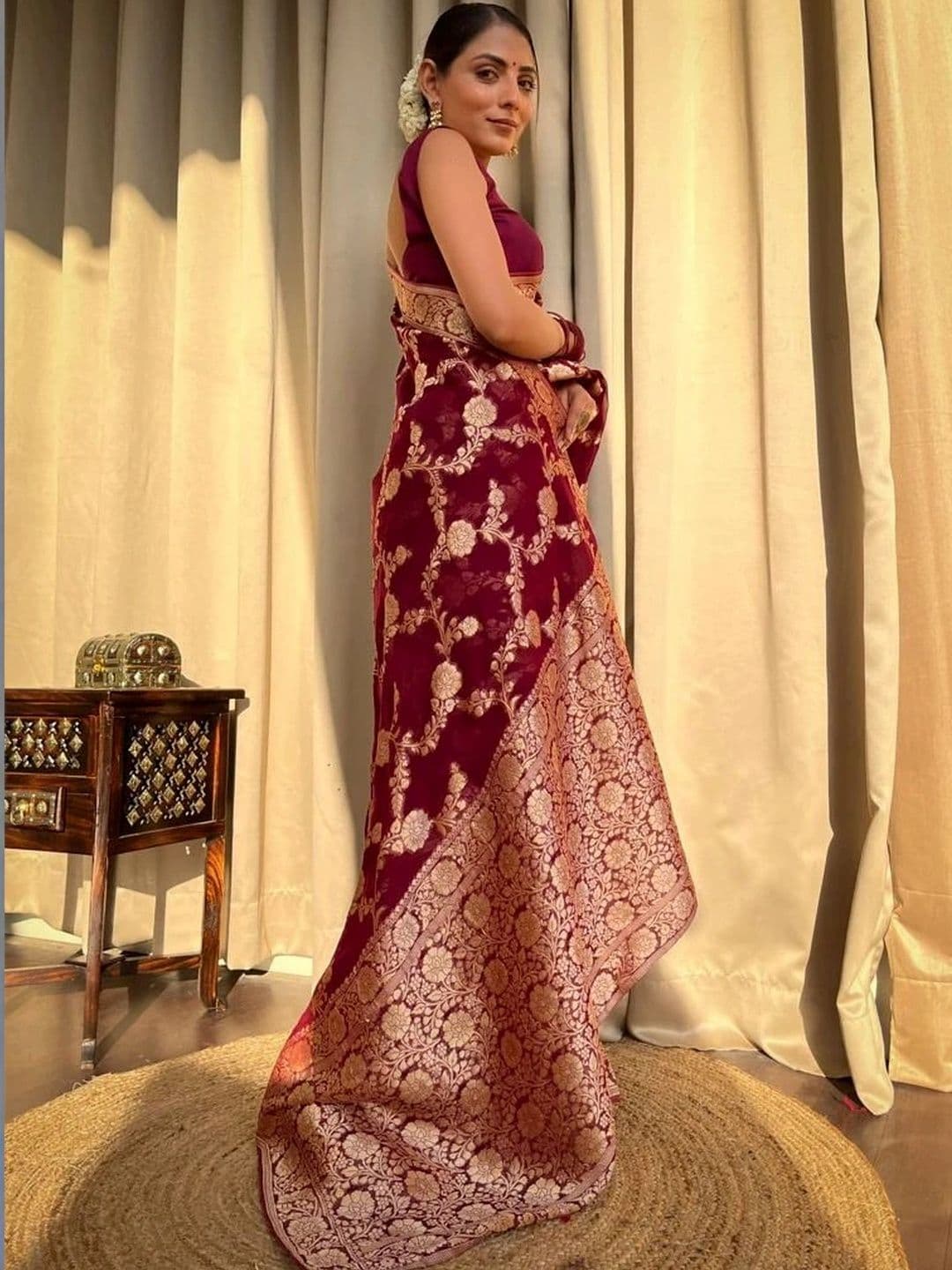 HERE&NOW Woven Design Zari Silk Blend Banarasi Saree thumbnail 4