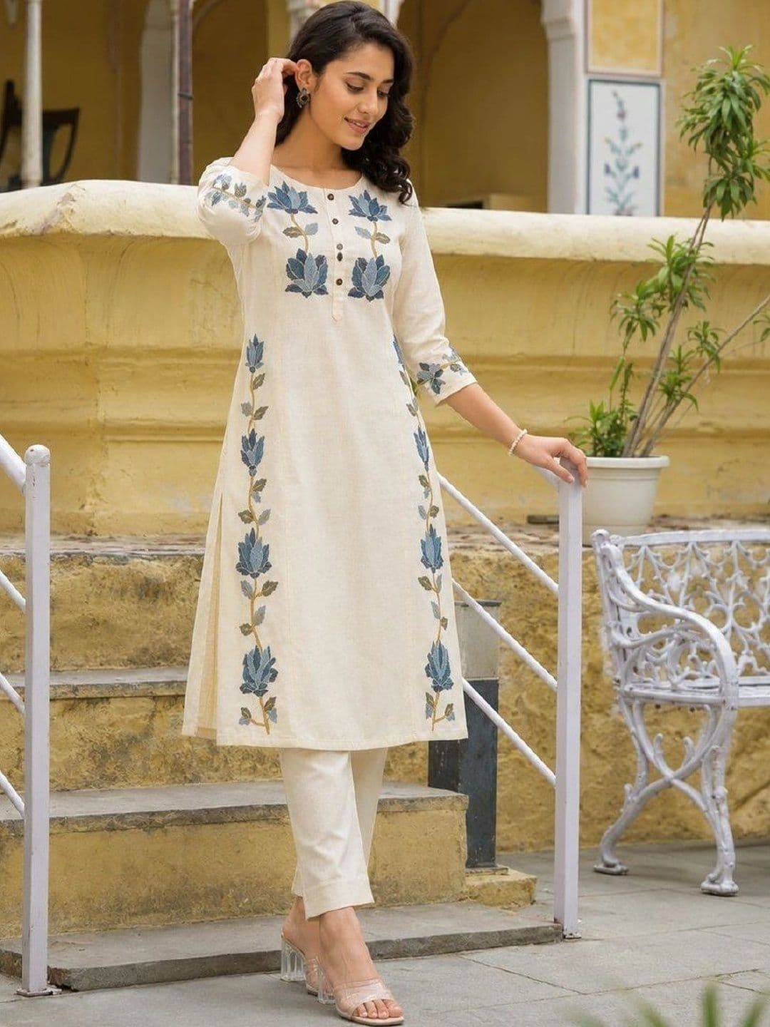 Chandbaali Women Ethnic Motifs Embroidered Pure Cotton Kurta with Trousers thumbnail 4