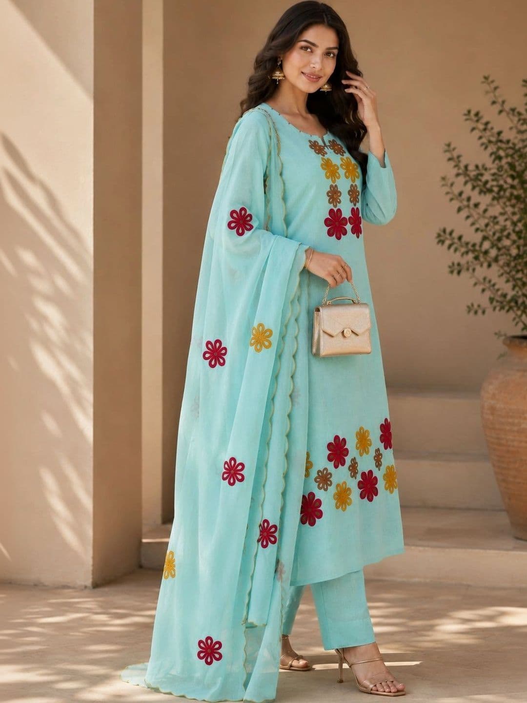 Sangria Women Floral Embroidered Regular Thread Work Chanderi Silk Kurtaset thumbnail 6
