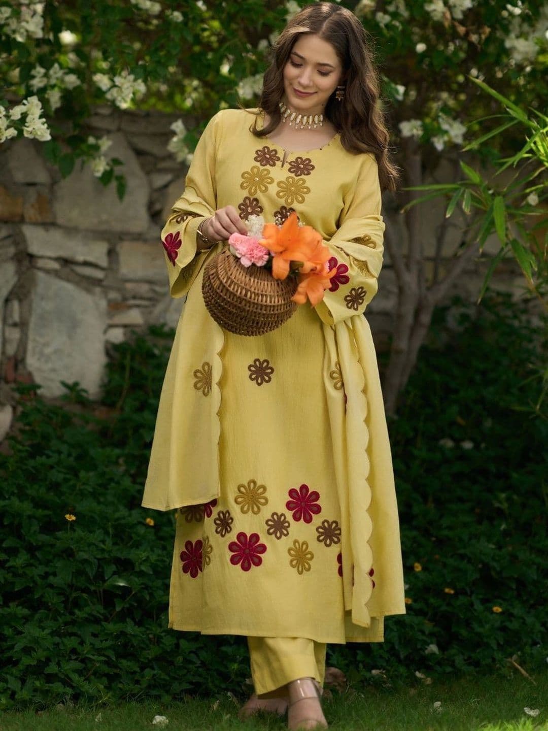 HERE&NOW X fwd Women Floral Thread Work Chanderi Silk Kurta with Trousers & With Dupatta thumbnail 3