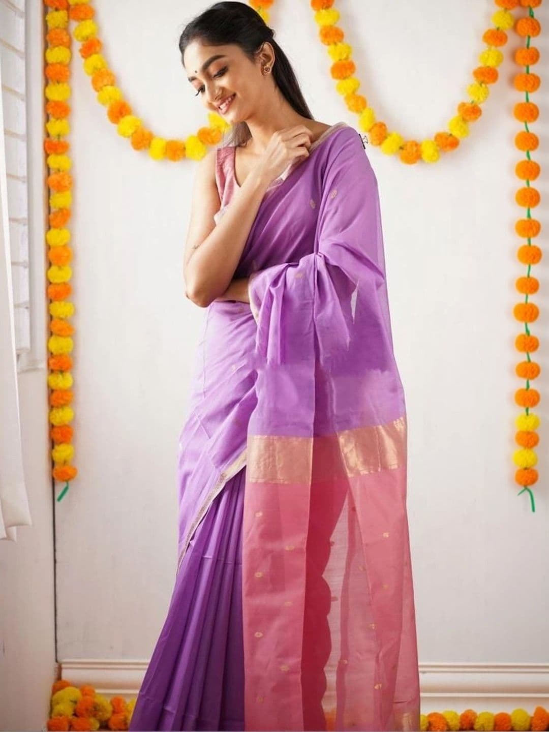HERE&NOW Woven Design Zari Silk Blend Banarasi Saree thumbnail 3