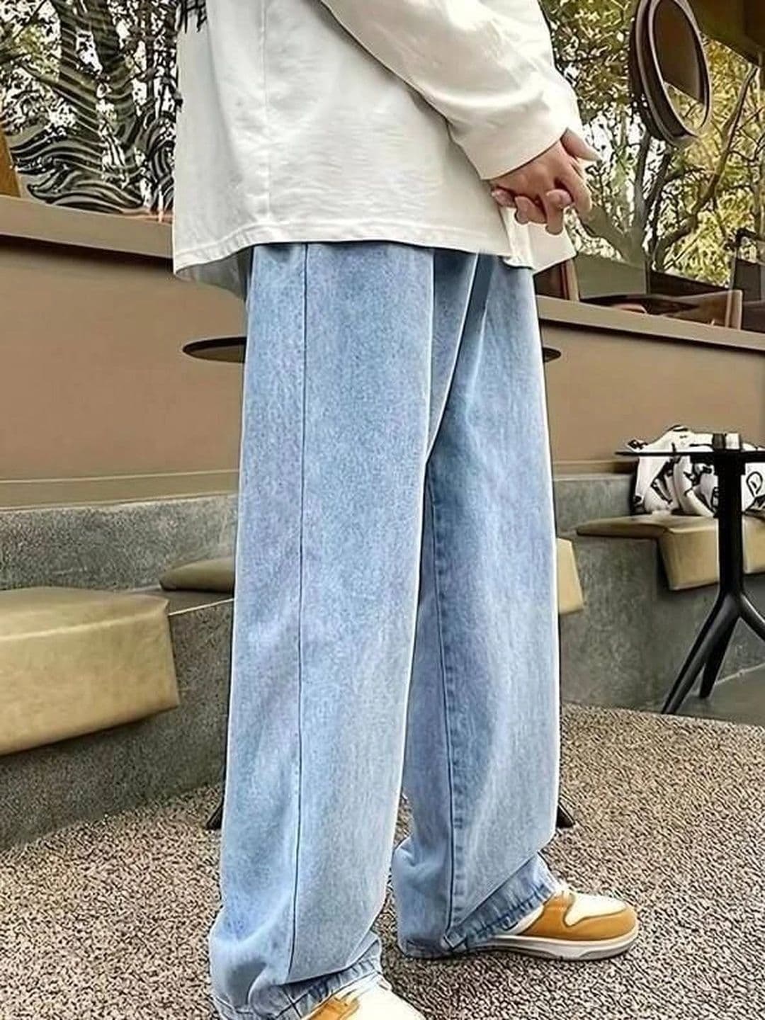 SHIRODHARI Men Straight Fit Low-Rise Jeans thumbnail 4