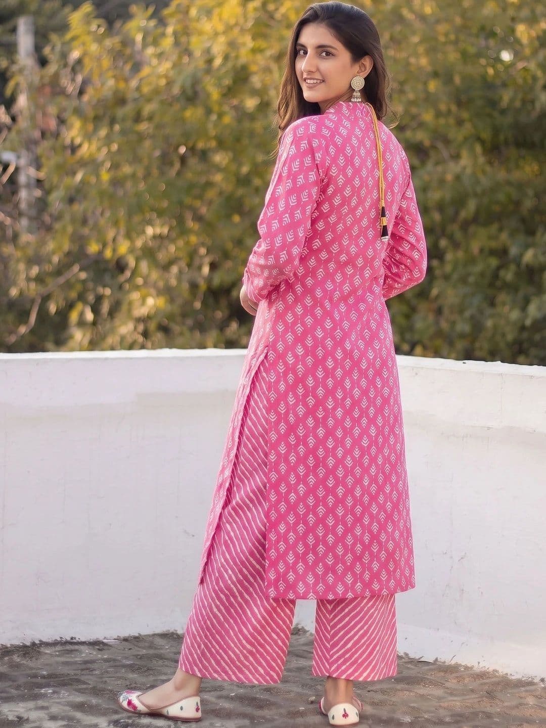 Sangria Women Ethnic Motifs Printed Regular Pure Cotton Kurta with Palazzos thumbnail 4
