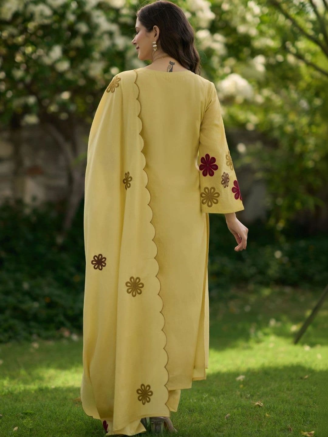 HERE&NOW X fwd Women Floral Thread Work Chanderi Silk Kurta with Trousers & With Dupatta thumbnail 4
