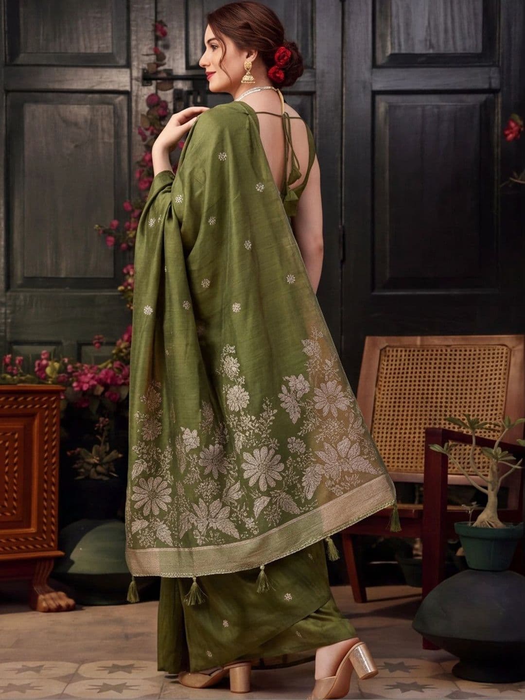 Mitera Floral Zari Silk Cotton Fusion Banarasi Saree thumbnail 3