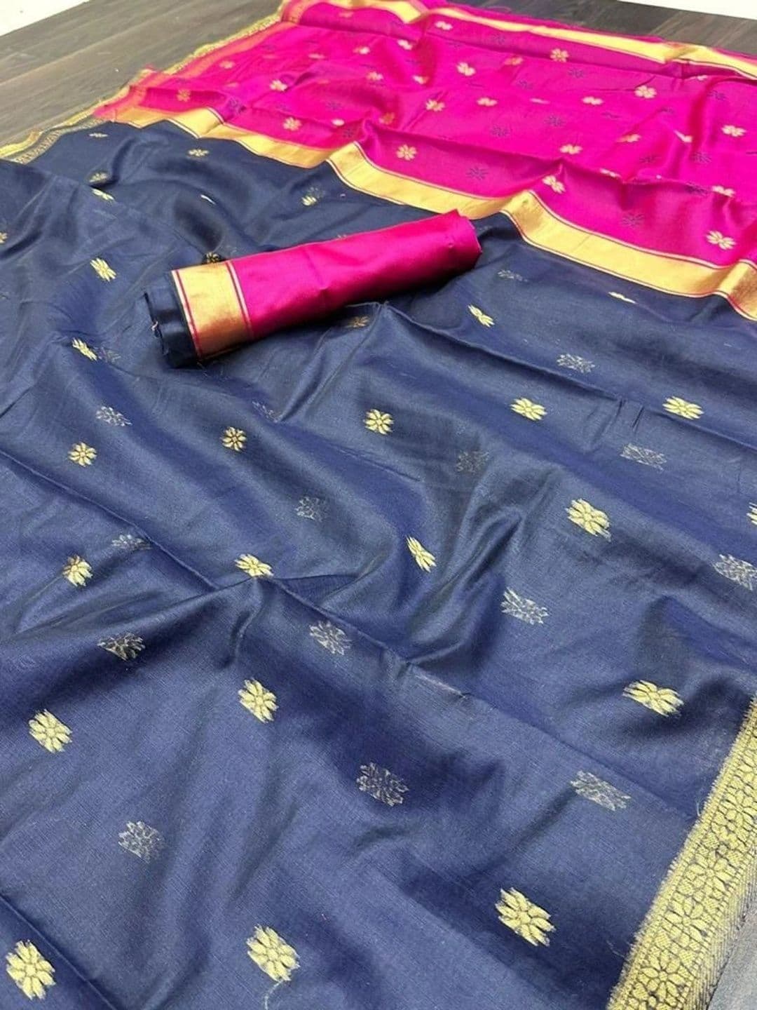 HERE&NOW Striped Zari Silk Blend Banarasi Saree thumbnail 2