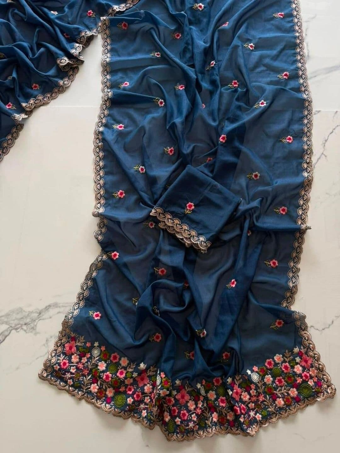 Kalista Women Floral Embroidered Pure Georgette Saree thumbnail 5
