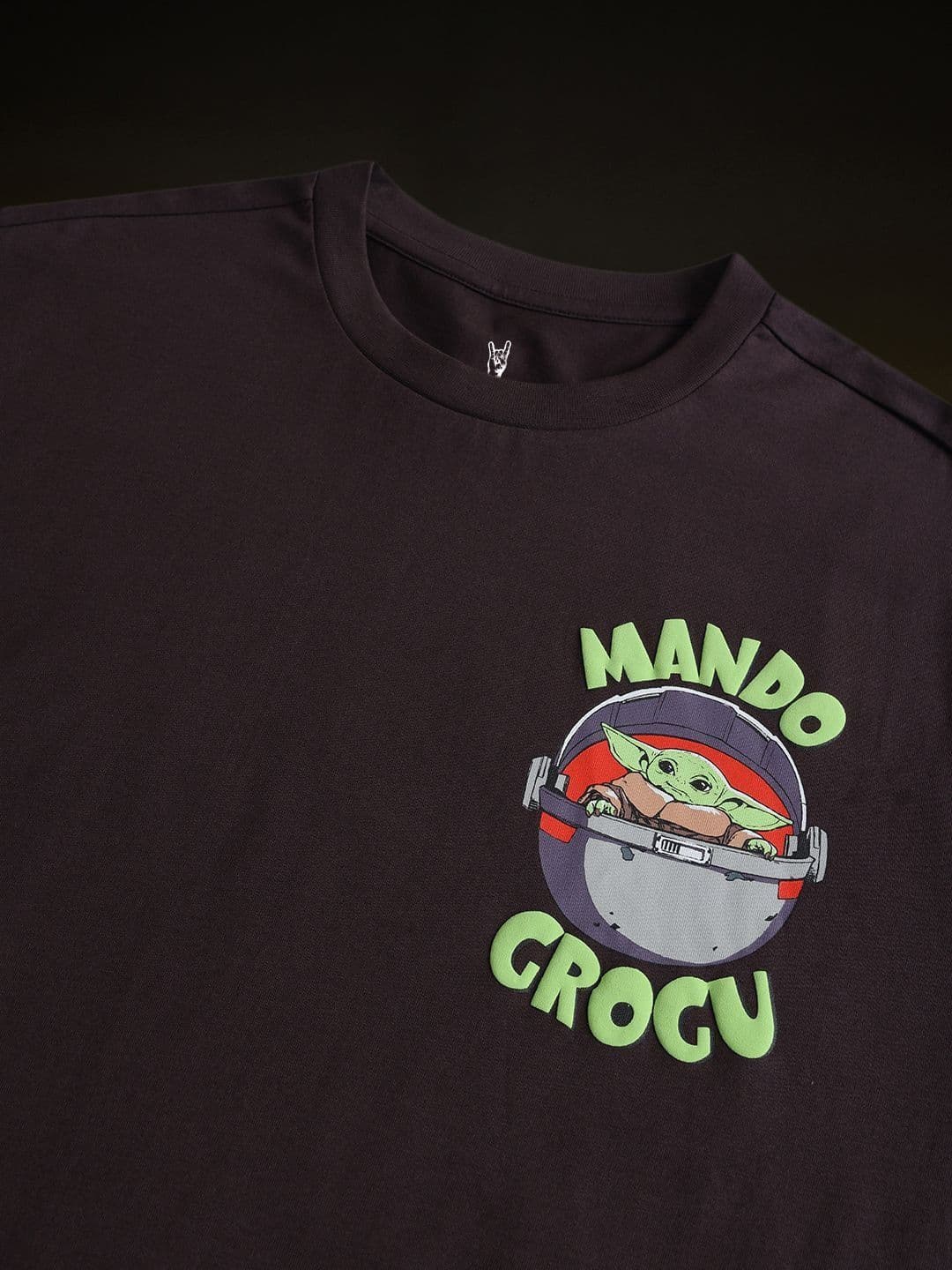 Free Authority Men Star Wars Mandalorian & Grogu Printed Oversized T-shirt thumbnail 4