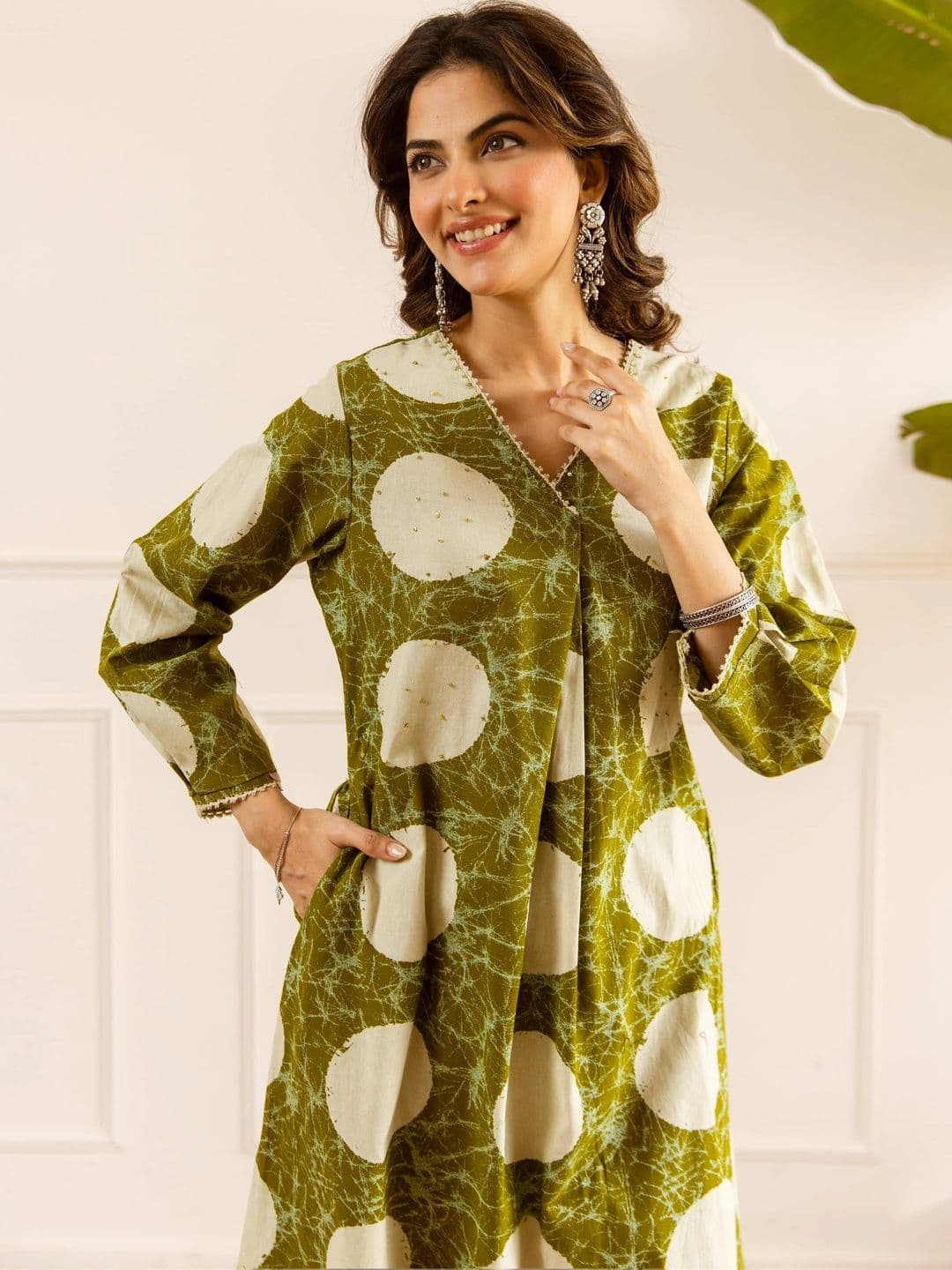 Nehamta Women Printed Regular Kurta with Palazzos thumbnail 7