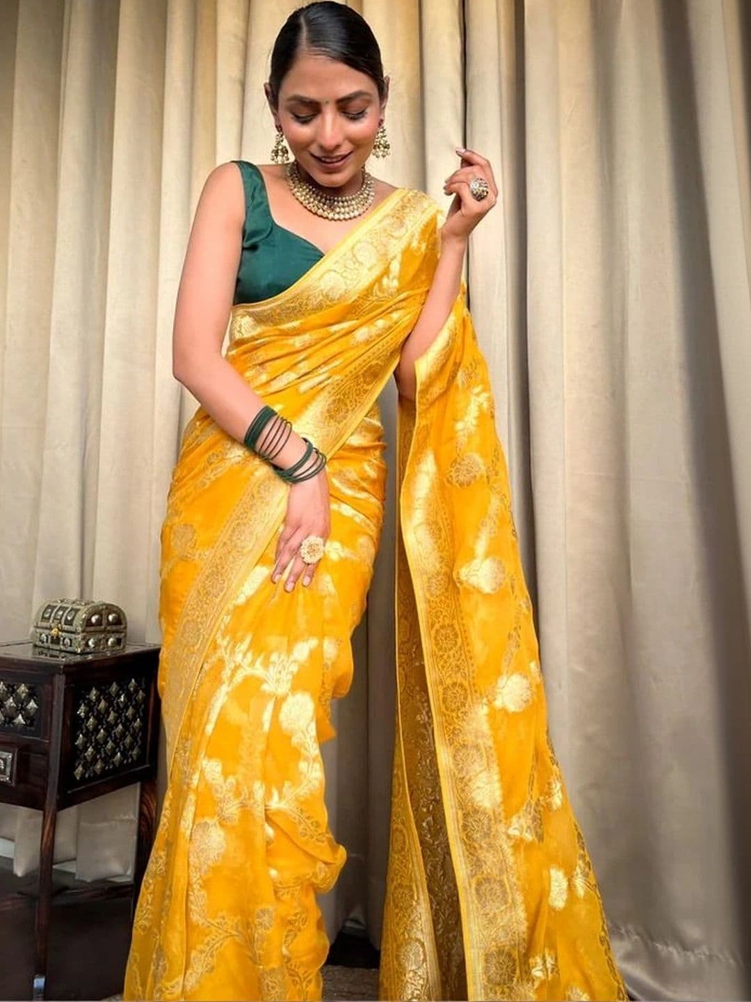 HERE&NOW Woven Design Zari Silk Blend Banarasi Saree thumbnail 7