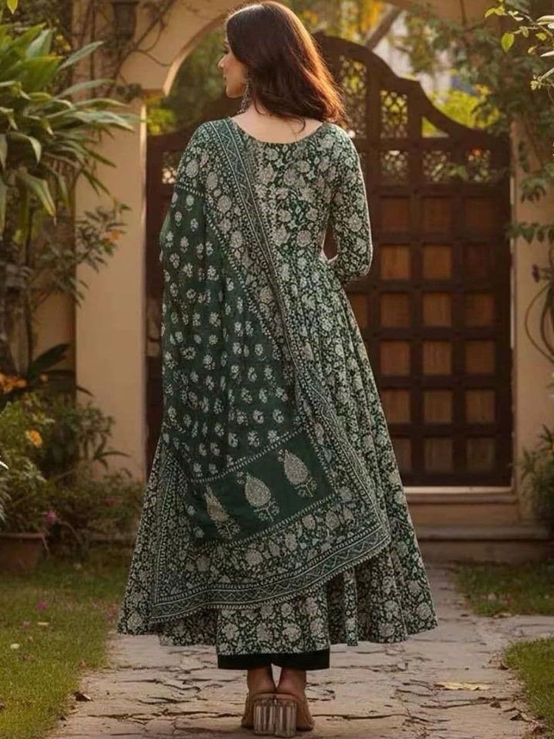 Chhipa Prints Women Ethnic Motifs Printed Regular Kurta with Trousers & With Dupatta thumbnail 4