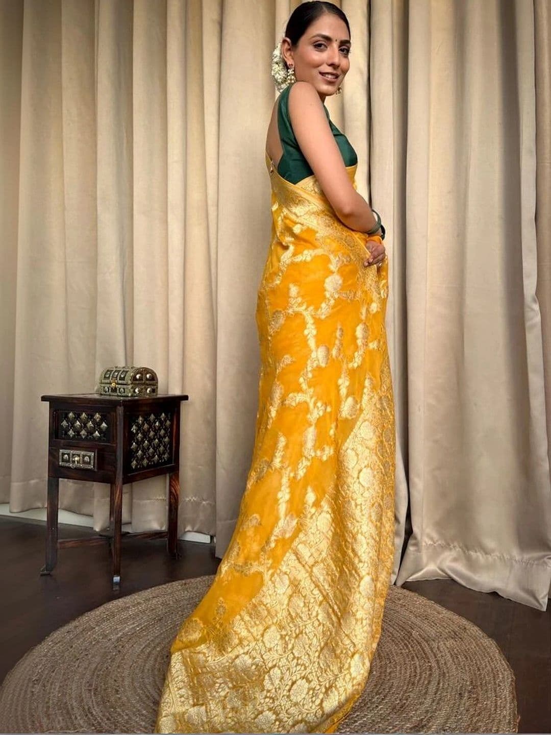 HERE&NOW Woven Design Zari Silk Blend Banarasi Saree thumbnail 4