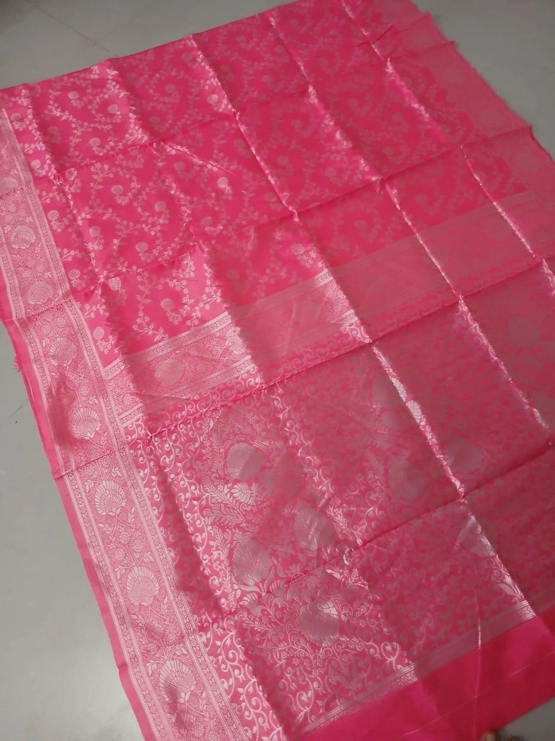 Milvia Ethnic Motifs Zari Silk Blend Designer Kanjeevaram Saree thumbnail 3