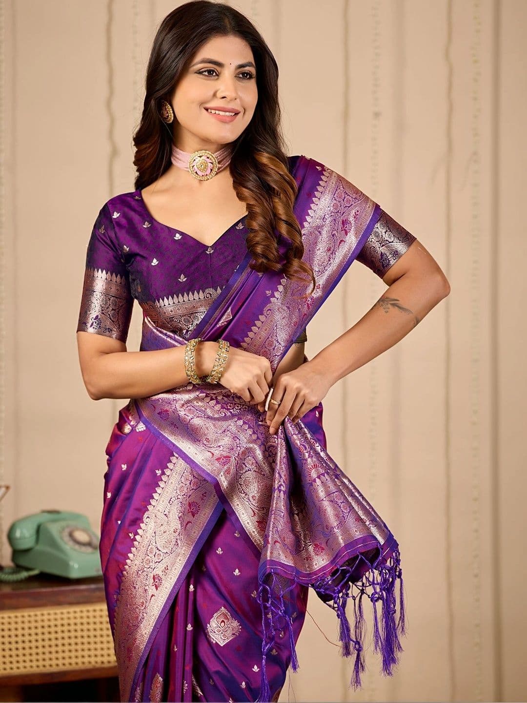 FABRINO Paisley Zari Banarasi Saree thumbnail 4