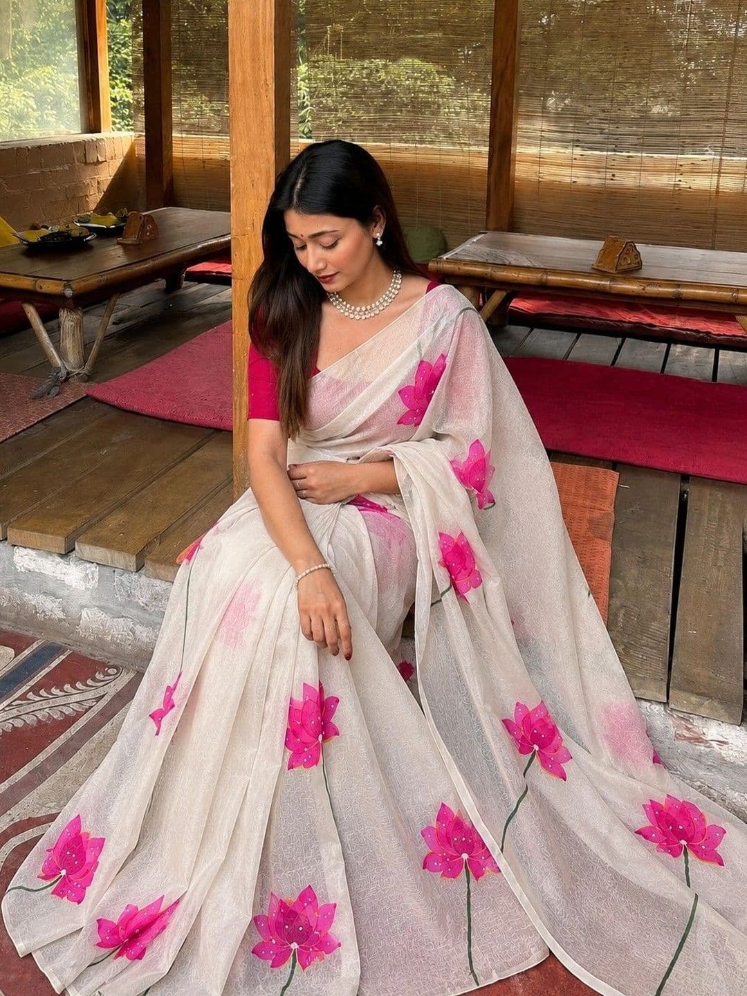 AARYAN SAREES Floral Pure Linen Gadwal Saree thumbnail 7