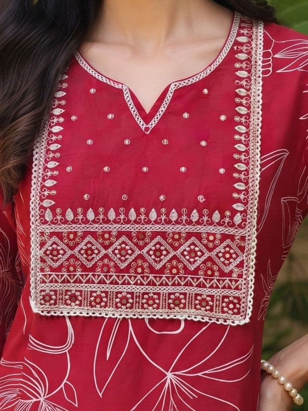 KJFAB Women Floral Printed Thread Work Floral Kurta thumbnail 5
