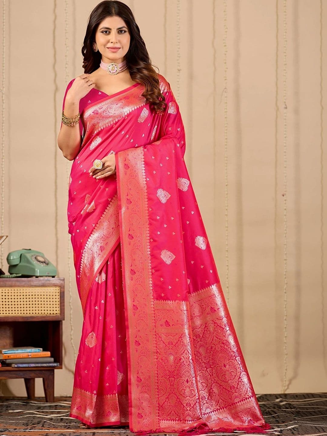 FABRINO Woven Design Zari Banarasi Saree thumbnail 2