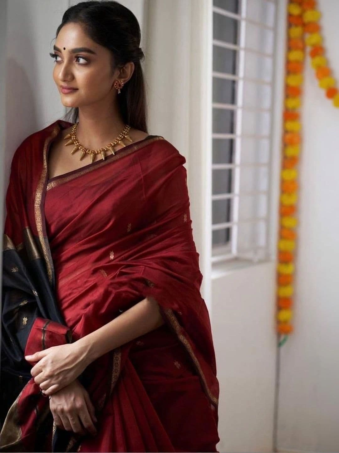 HERE&NOW Woven Design Zari Silk Blend Banarasi Saree thumbnail 4