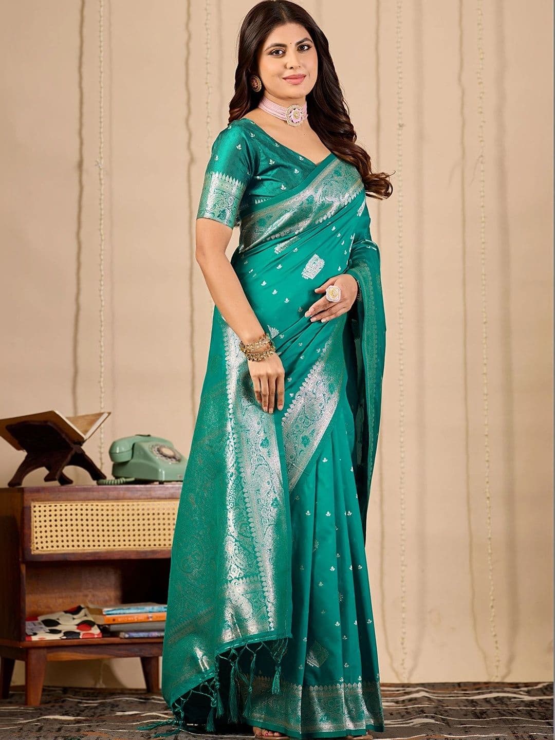 FABRINO Woven Design Zari Banarasi Saree thumbnail 7