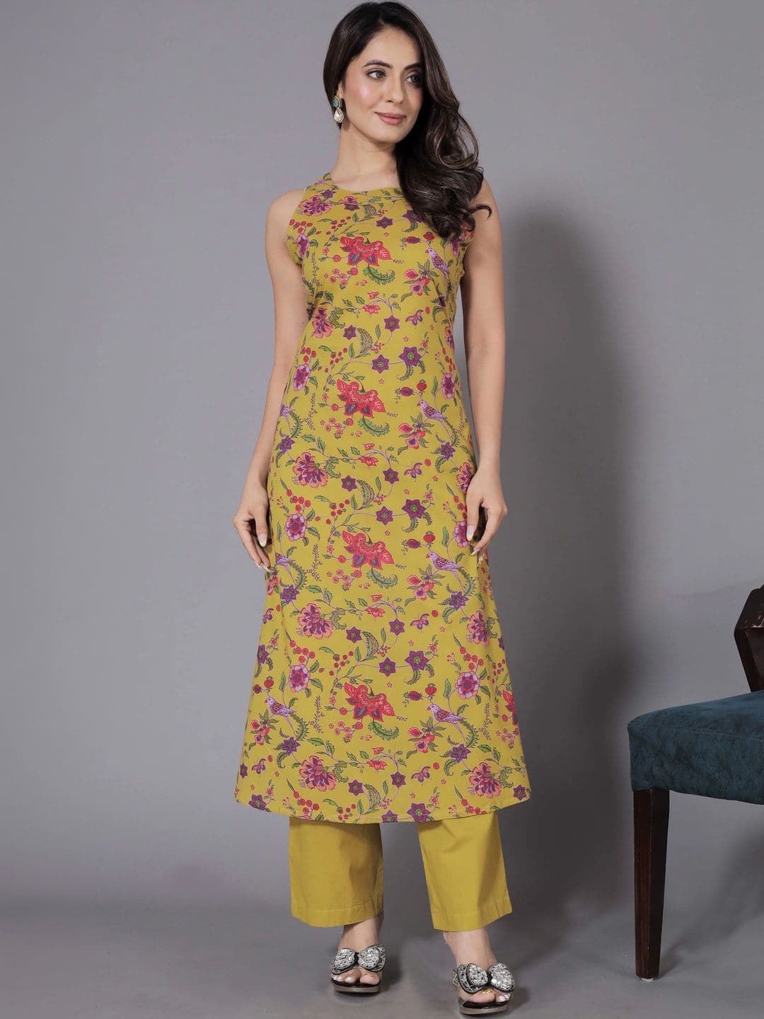 VidiRna Women Floral Printed Regular Kurta with Trousers - view 1