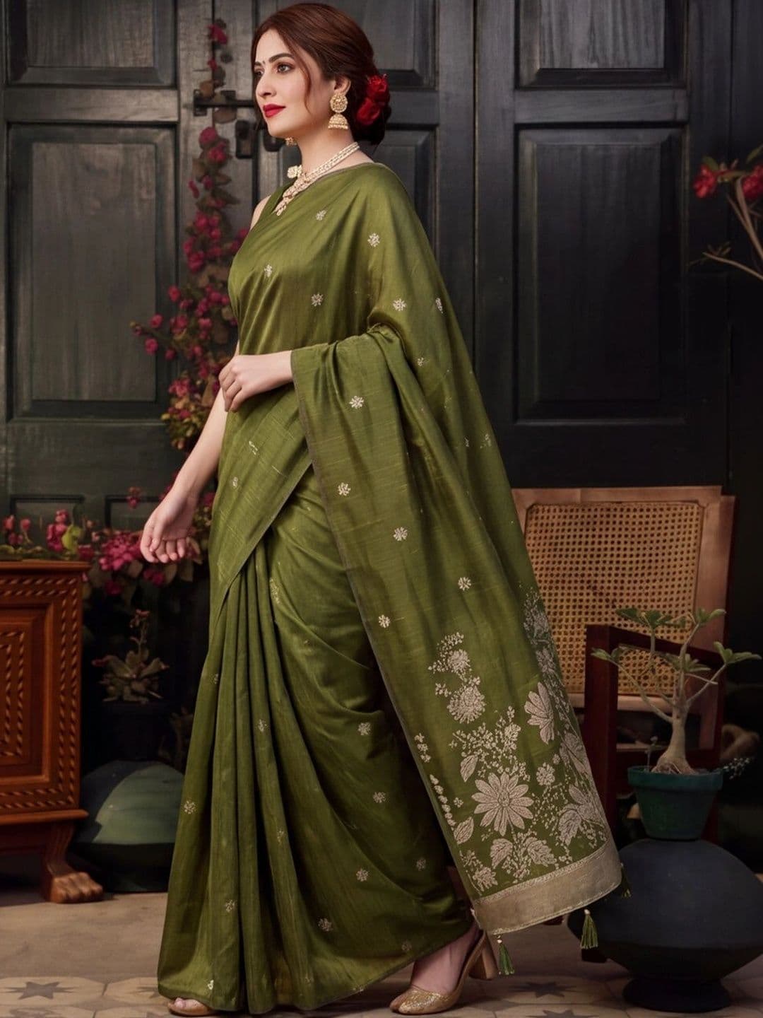 Mitera Floral Zari Silk Cotton Fusion Banarasi Saree thumbnail 4