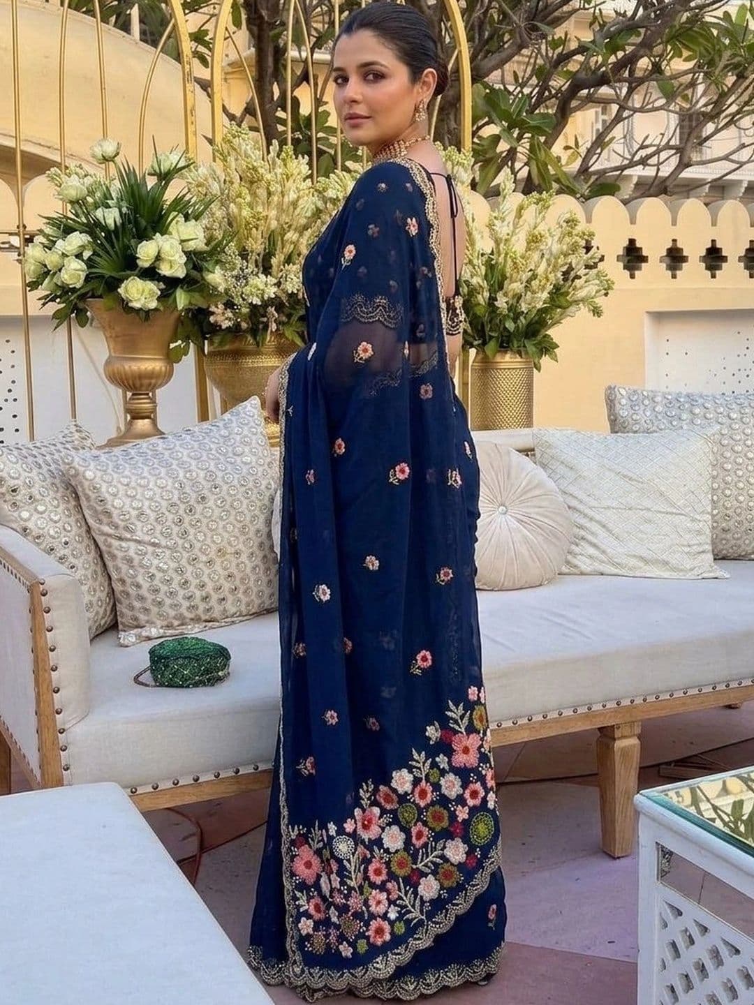 Kalista Women Floral Embroidered Pure Georgette Saree thumbnail 4