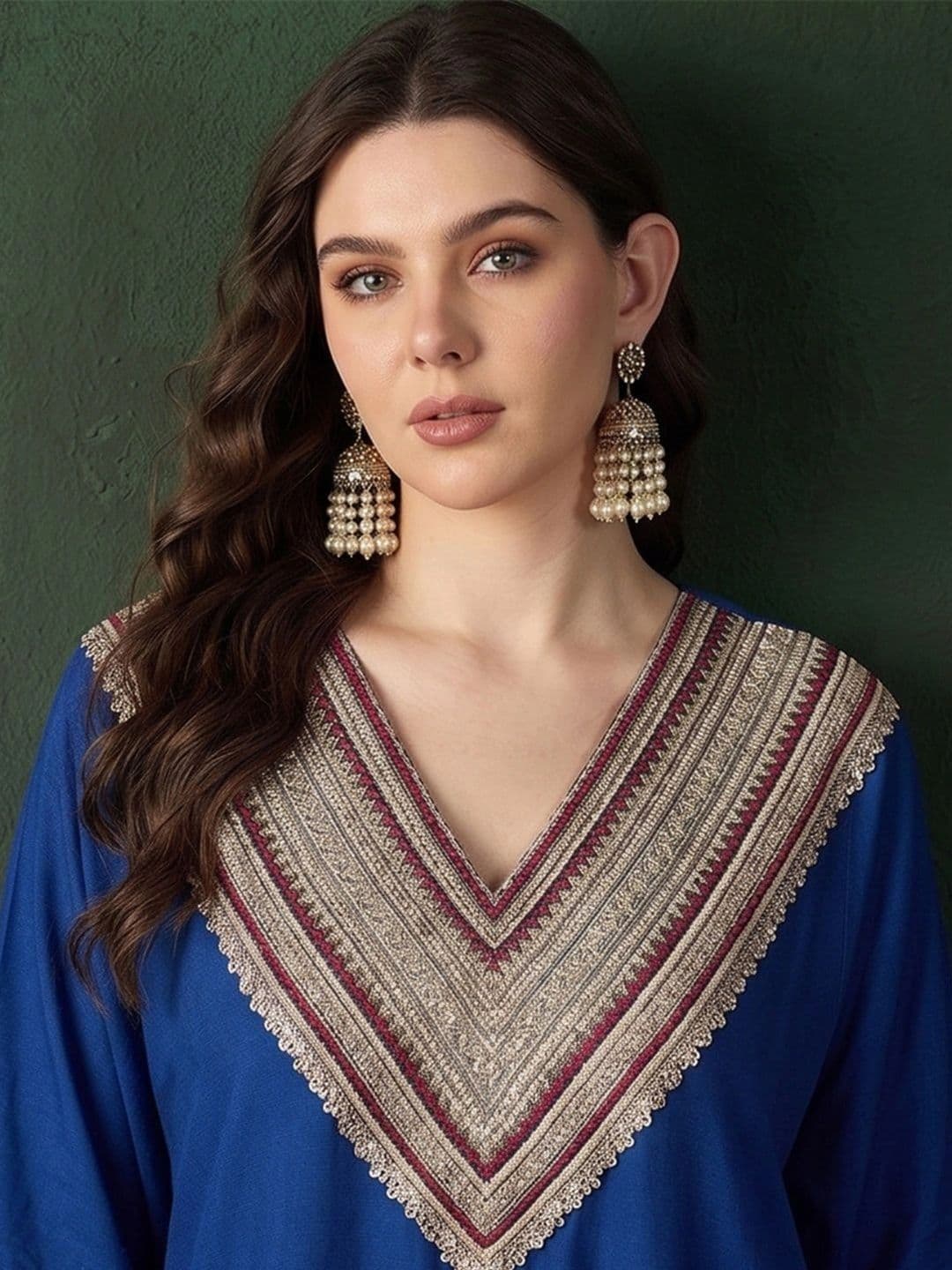 Sangria Women Ethnic Motifs Embroidered Regular Thread Work Kurta with Trousers thumbnail 3