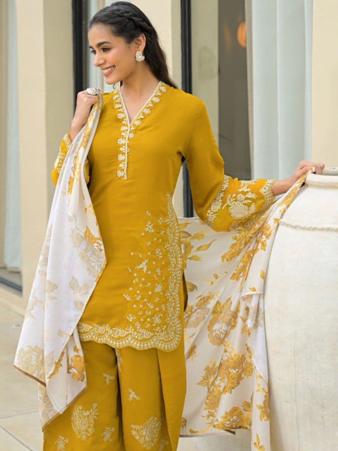 Wtune Women Ethnic Motifs Embroidered Regular Thread Work Kurta with Patiala & Dupatta thumbnail 4