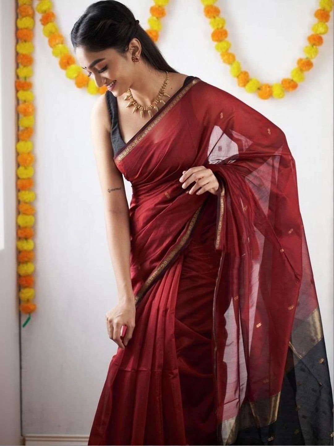 HERE&NOW Woven Design Zari Silk Blend Banarasi Saree thumbnail 5