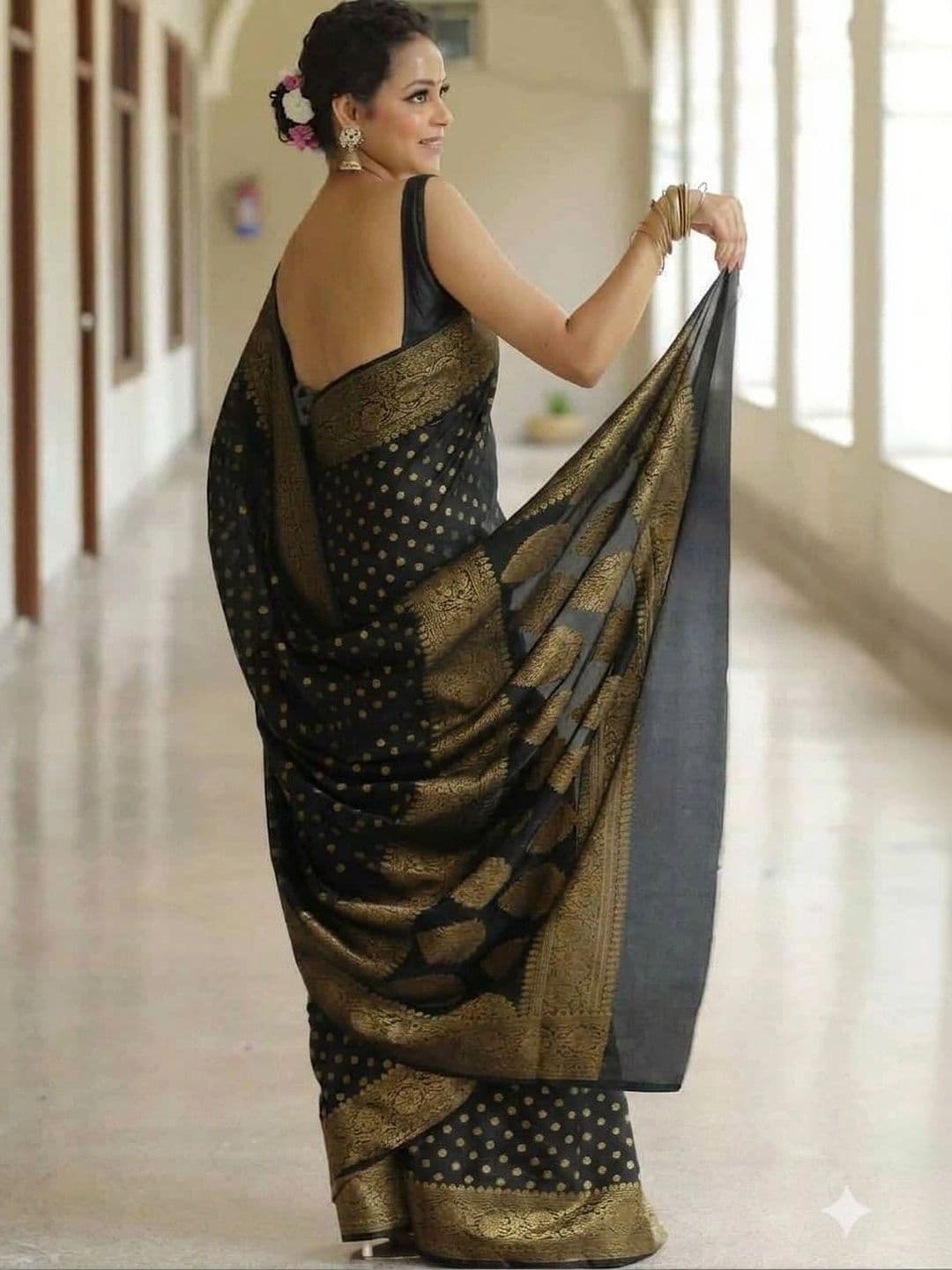 Milvia Woven Design Zari Silk Blend Designer Banarasi Saree thumbnail 7