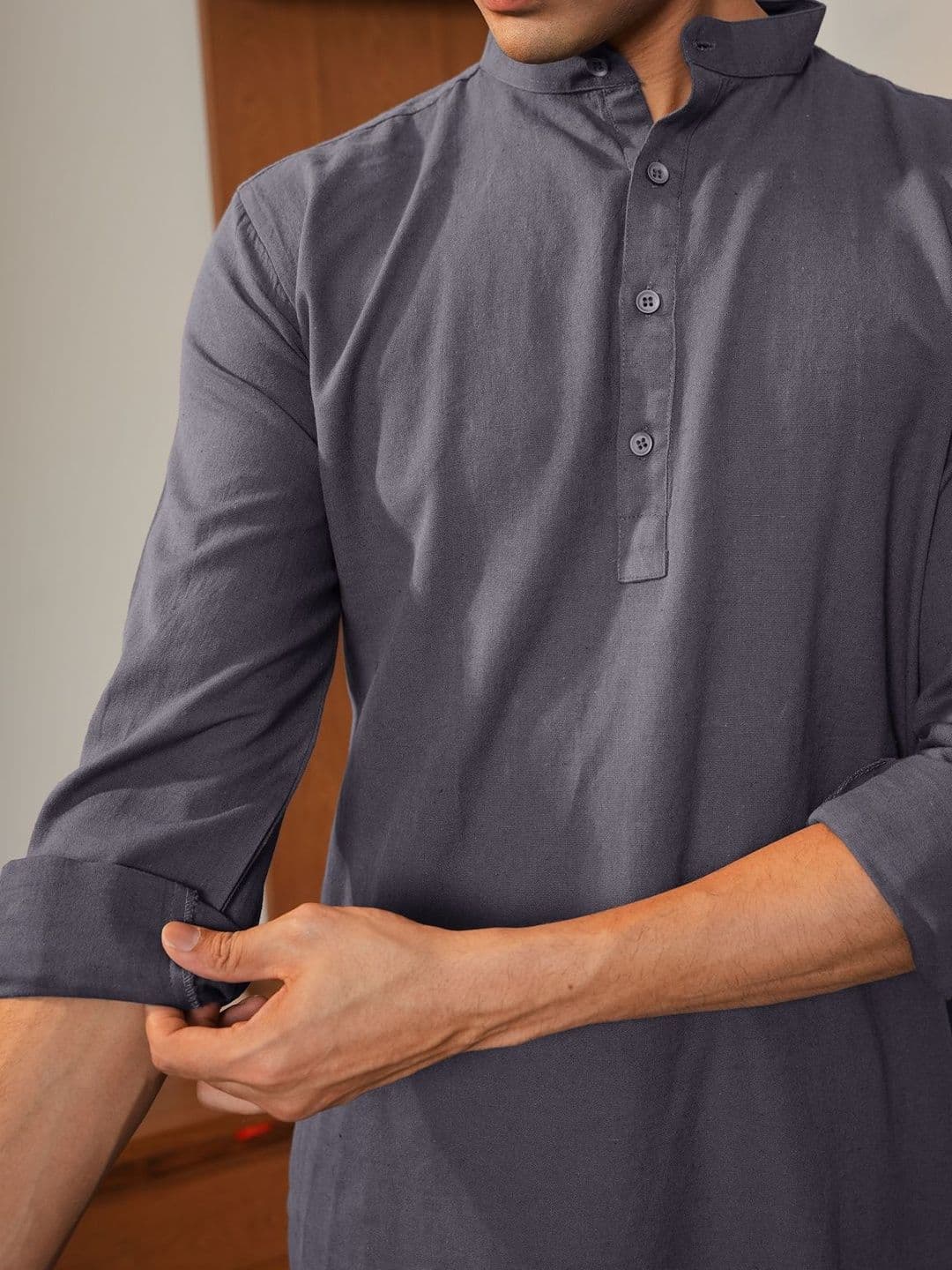 Anouk Men Pure Cotton Solid Knee Length Straight Kurta thumbnail 4