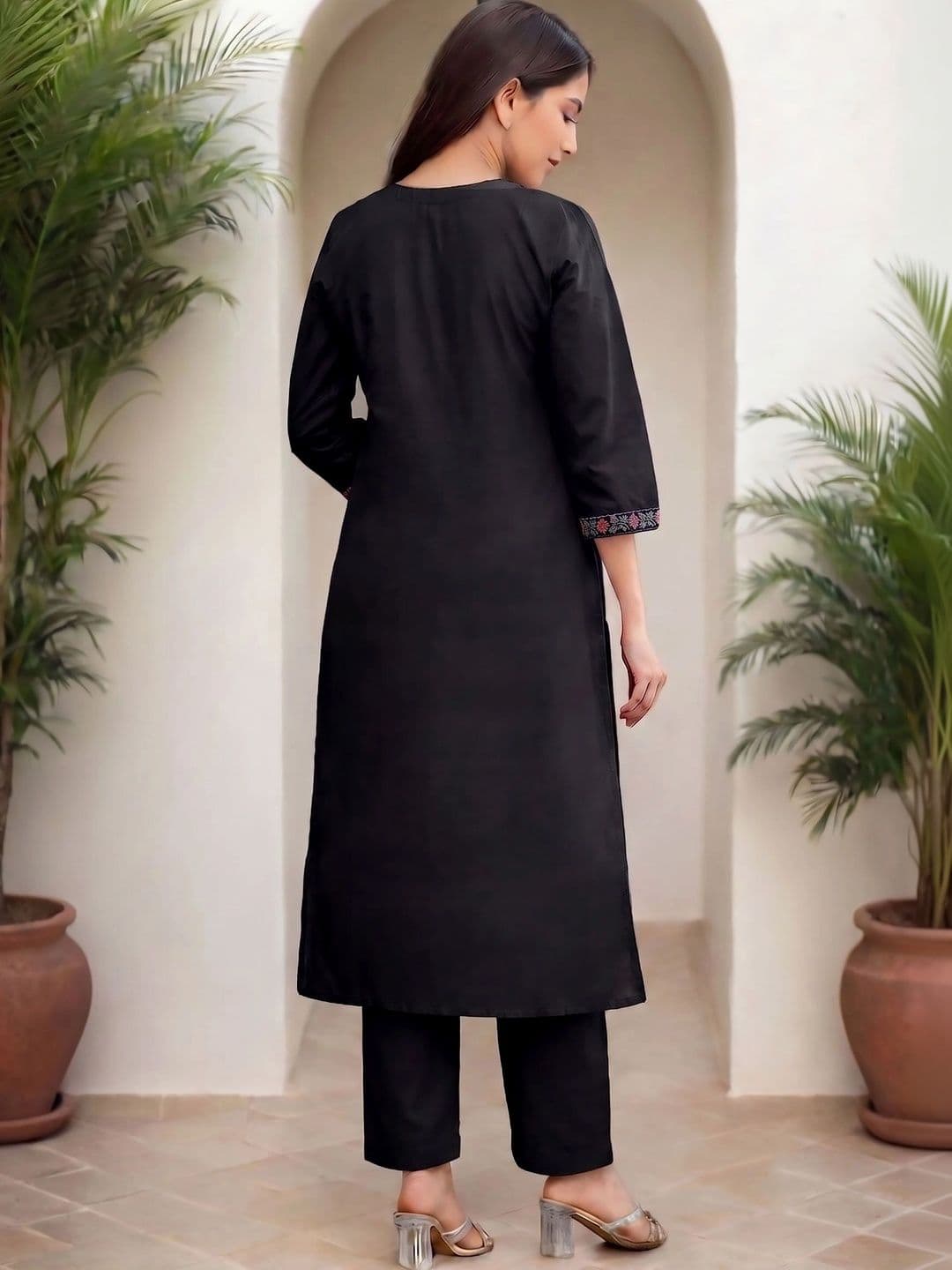 Sangria Women Ethnic Motifs Embroidered Regular Thread Work Kurta with Trousers & With Dupatta thumbnail 4