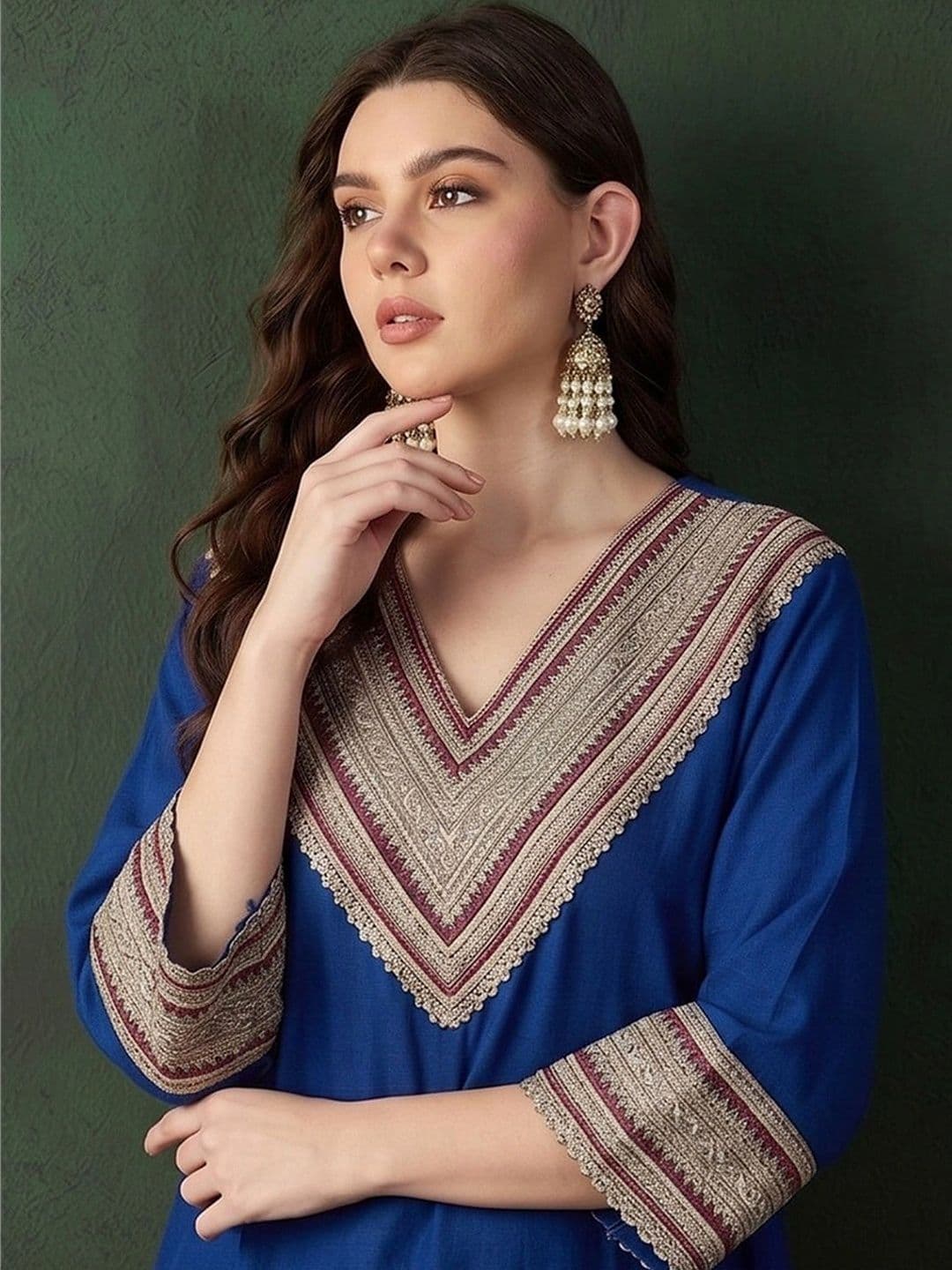 Sangria Women Ethnic Motifs Embroidered Regular Thread Work Kurta with Trousers thumbnail 4