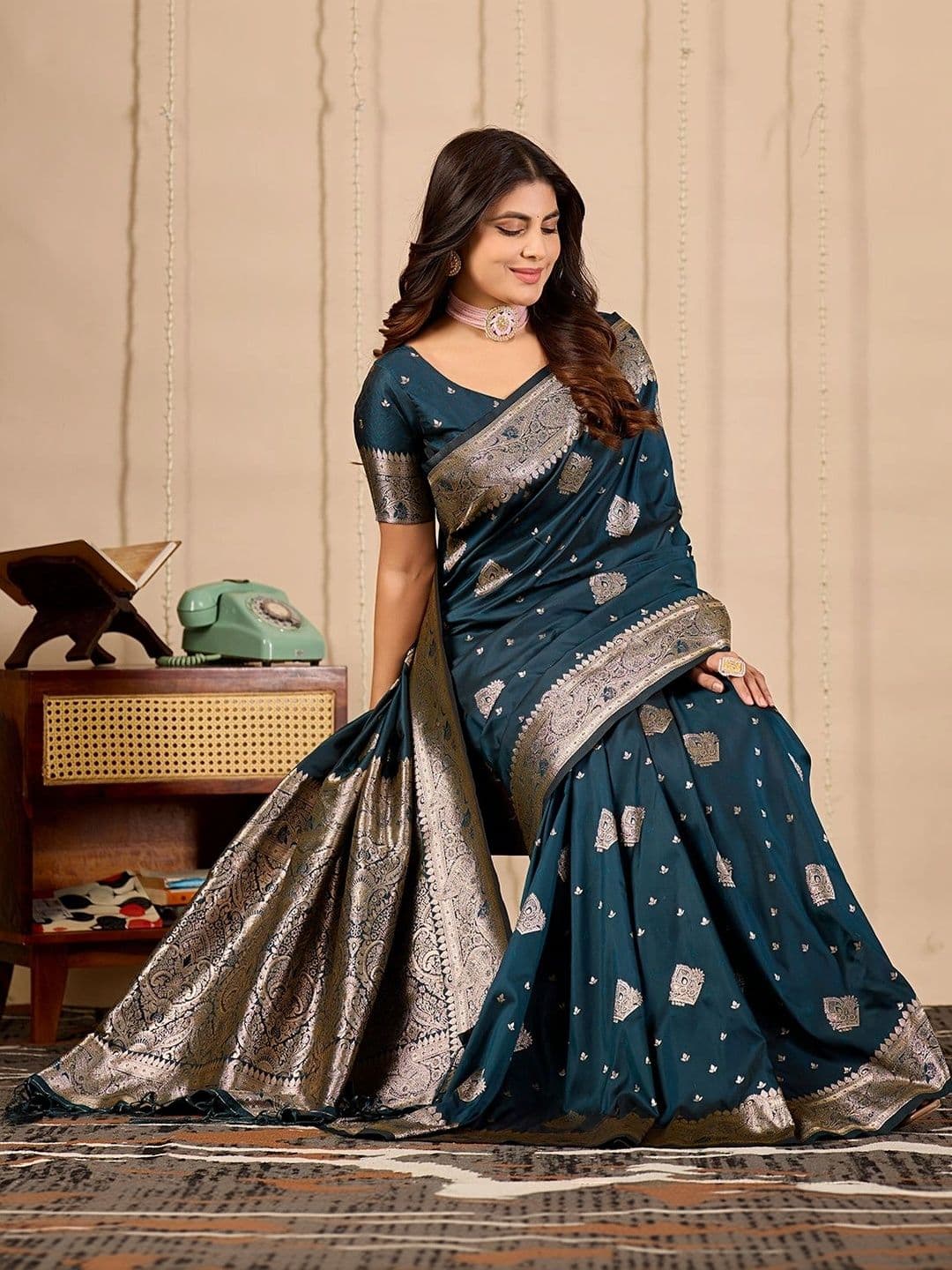 FABRINO Woven Design Zari Banarasi Saree thumbnail 6