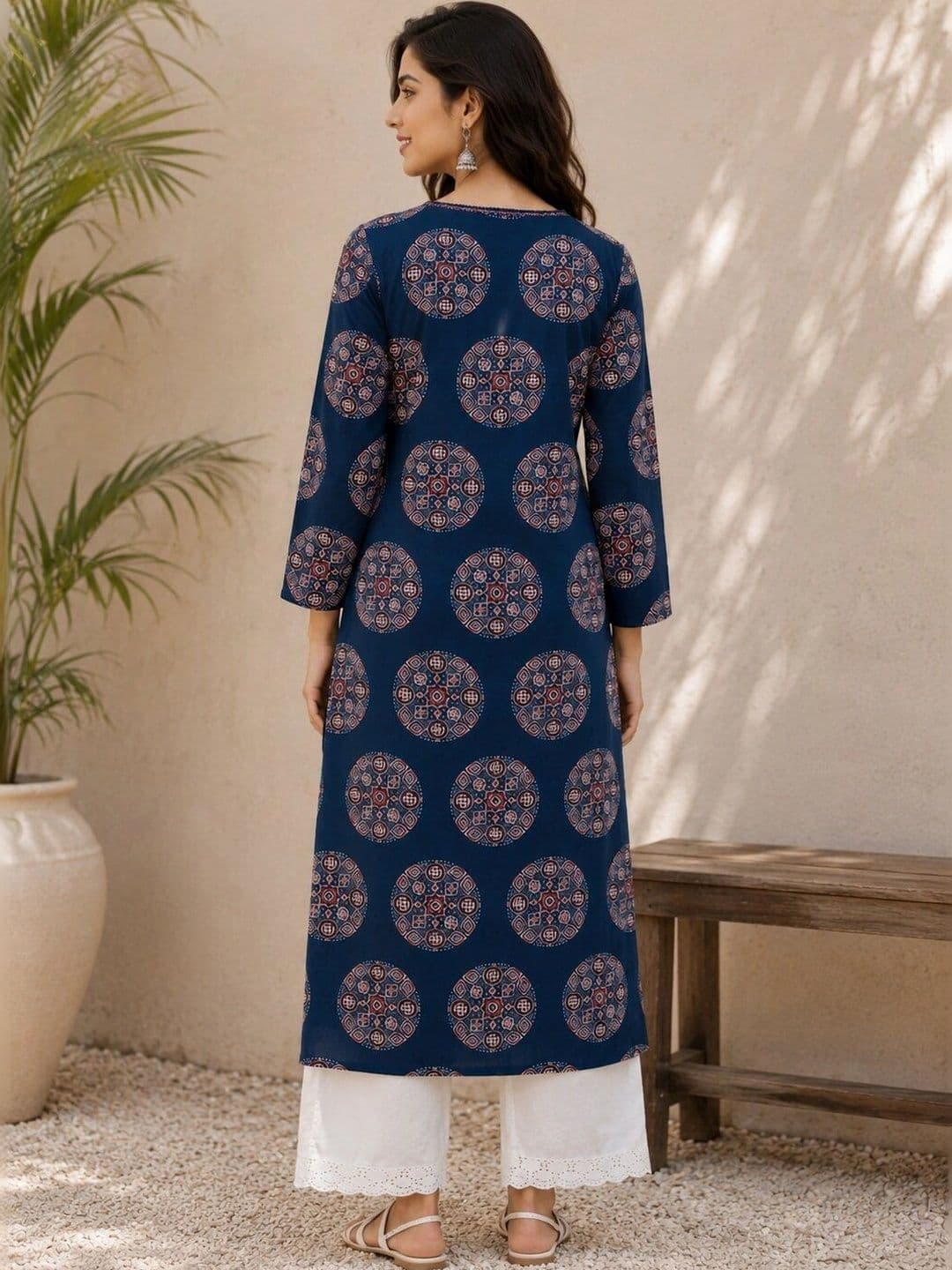 Hunaiza Women Ethnic Motifs Printed Indie Prints Kurta thumbnail 4