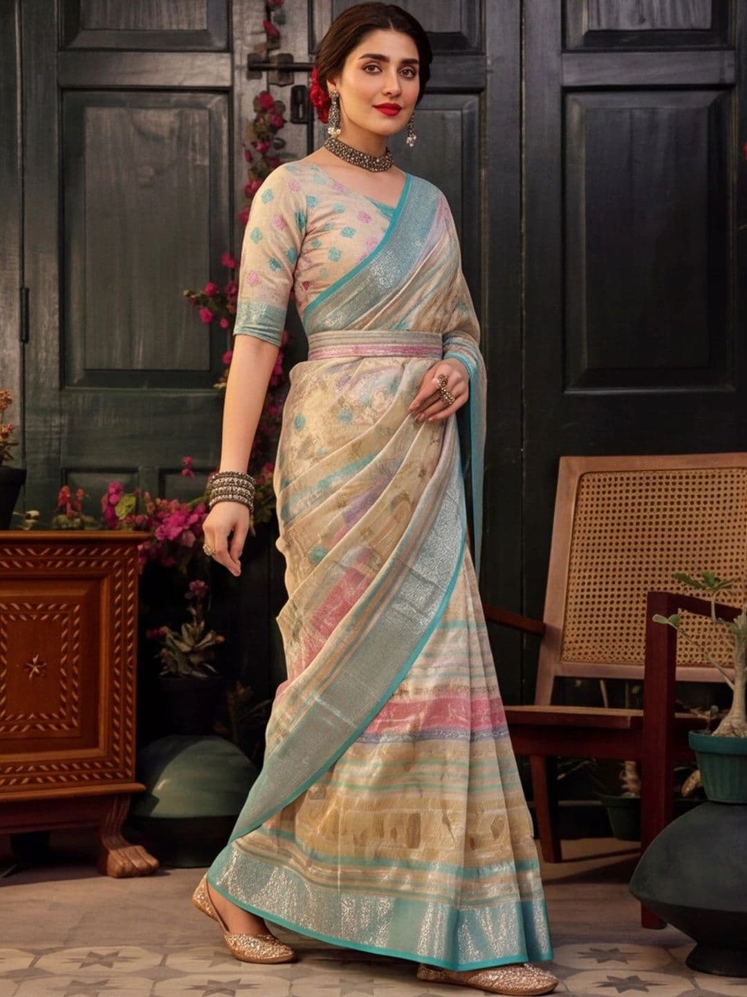 Mitera Women Floral Zari Silk Cotton Fusion Saree thumbnail 3