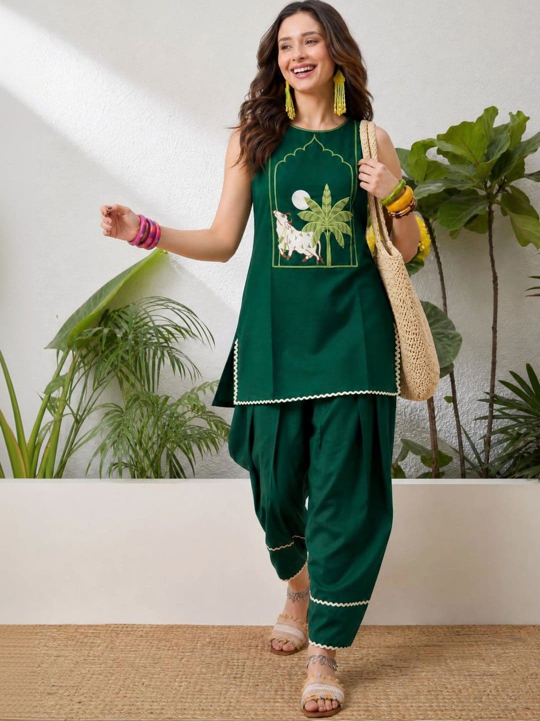 Youthnic Women Ethnic Motifs Embroidered Regular Thread Work Kurti with Farshi Salwar Set - view 1