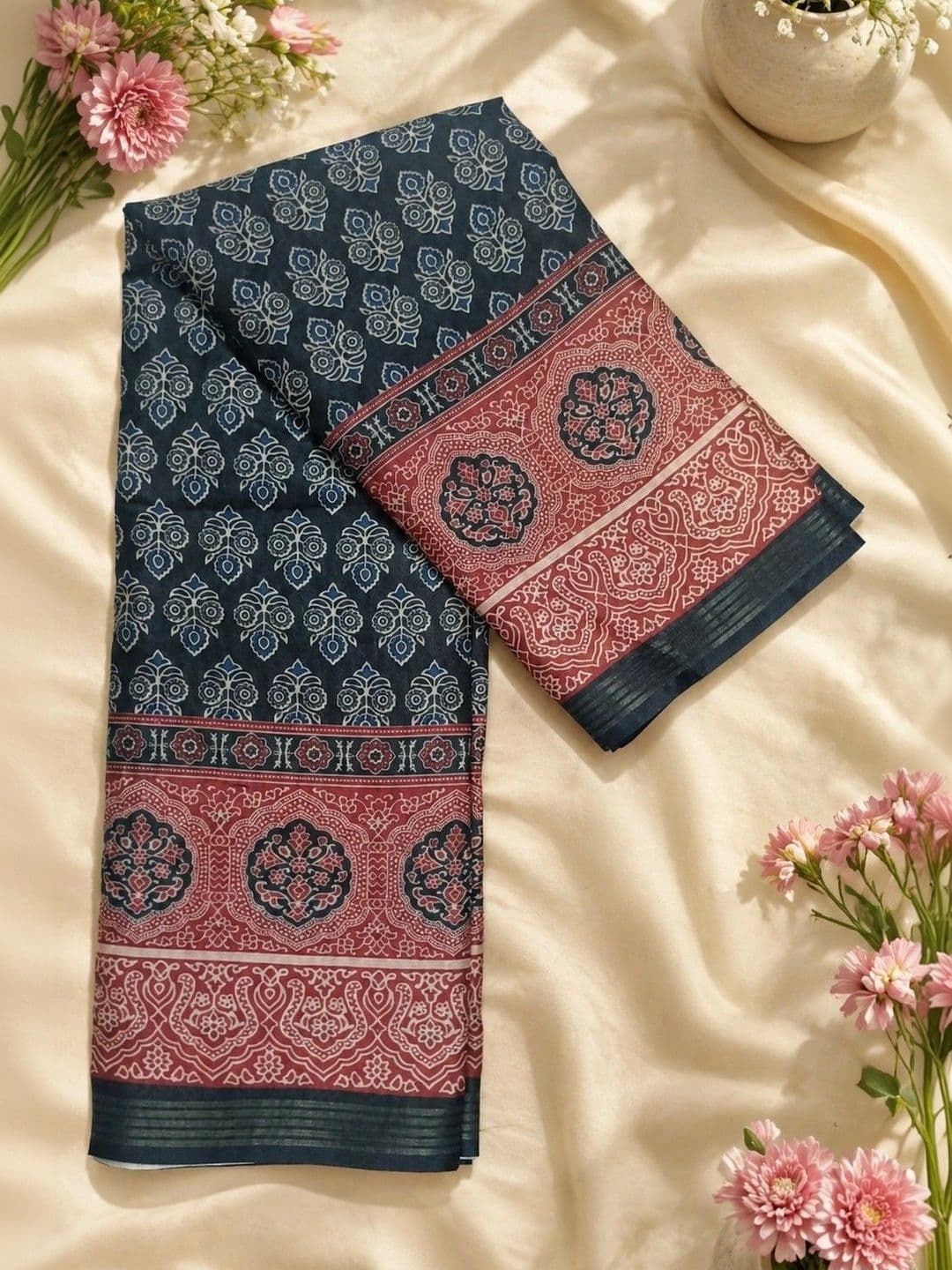 AARYAN SAREES Women Gadwal Saree thumbnail 6