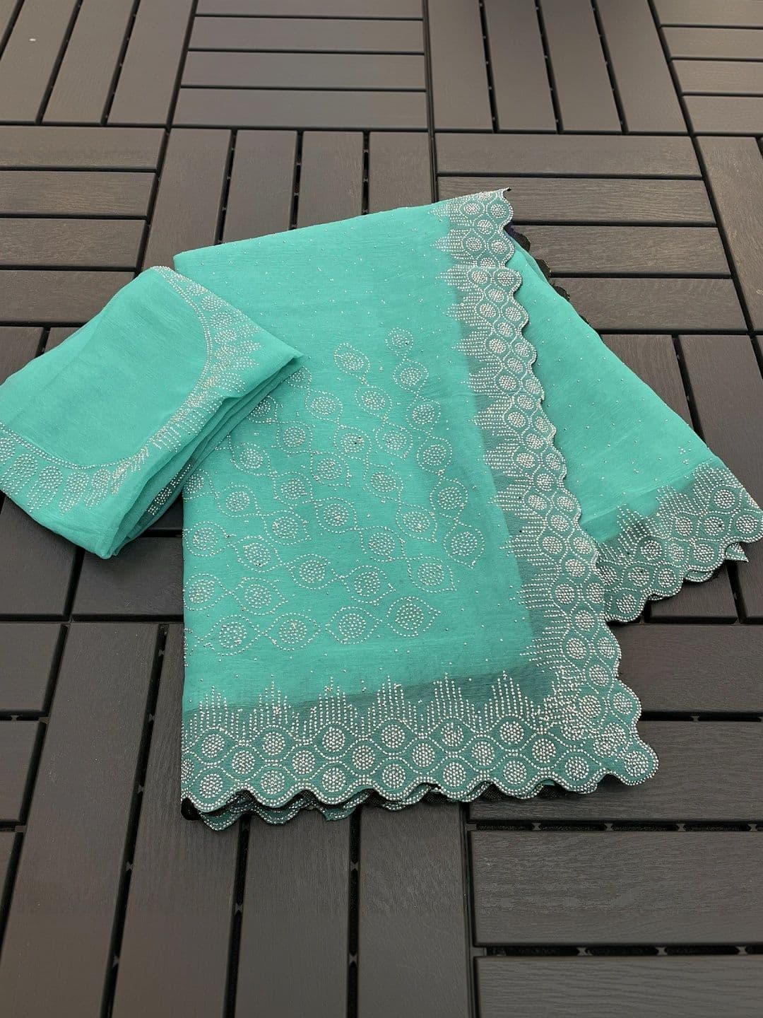 SmileyFashion Embellished Pure Georgette Saree thumbnail 2