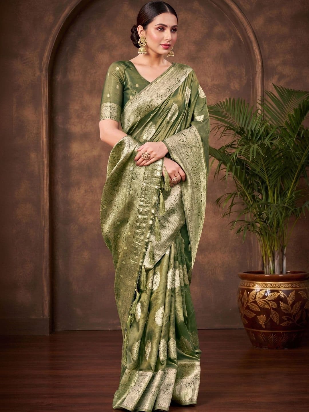 MONJOLIKA FASHION Woven Design Zari Silk Blend Designer Bomkai silk Saree thumbnail 6