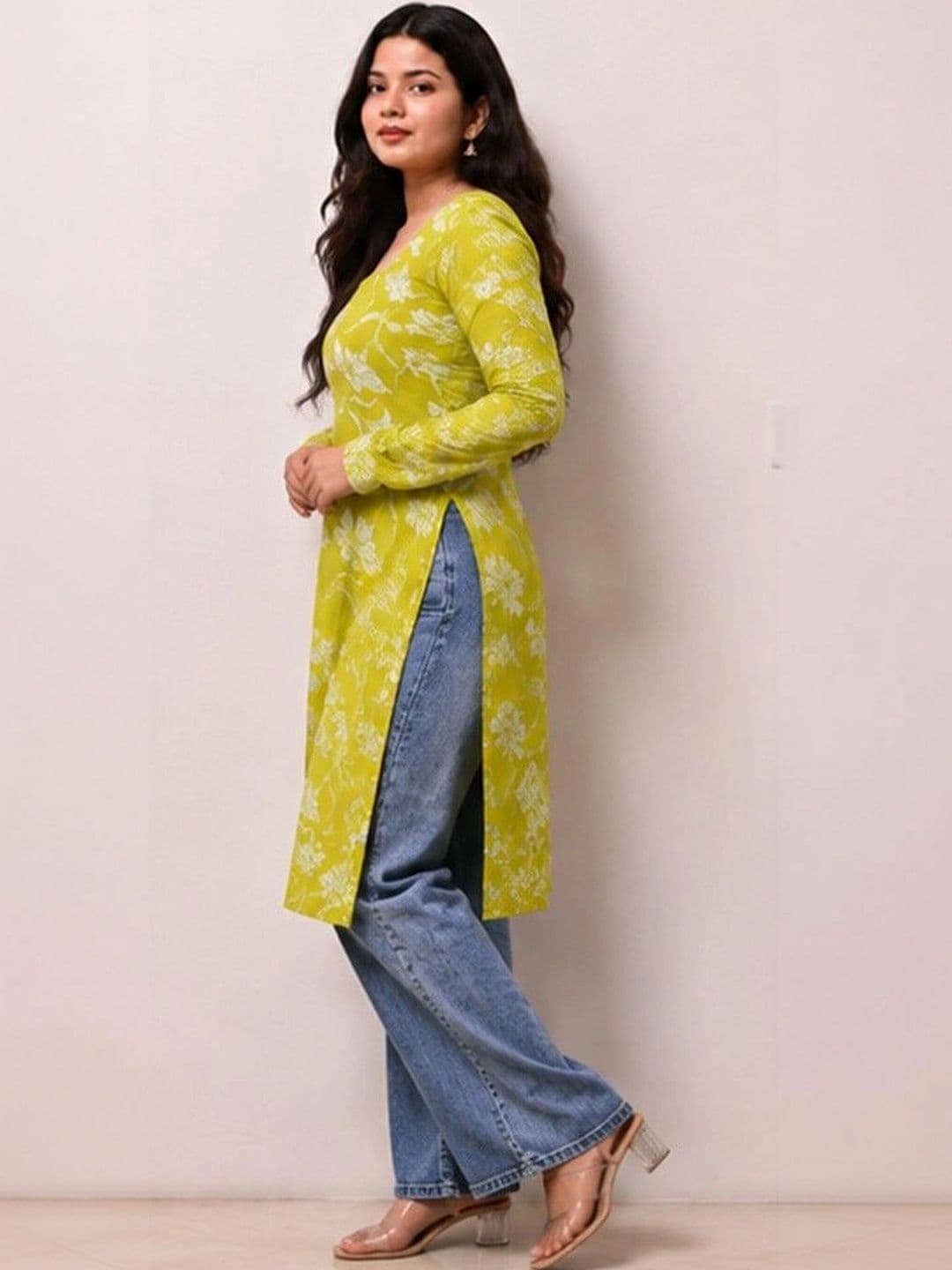 SHRISTHVAN Women Floral Printed Floral Kurta thumbnail 2