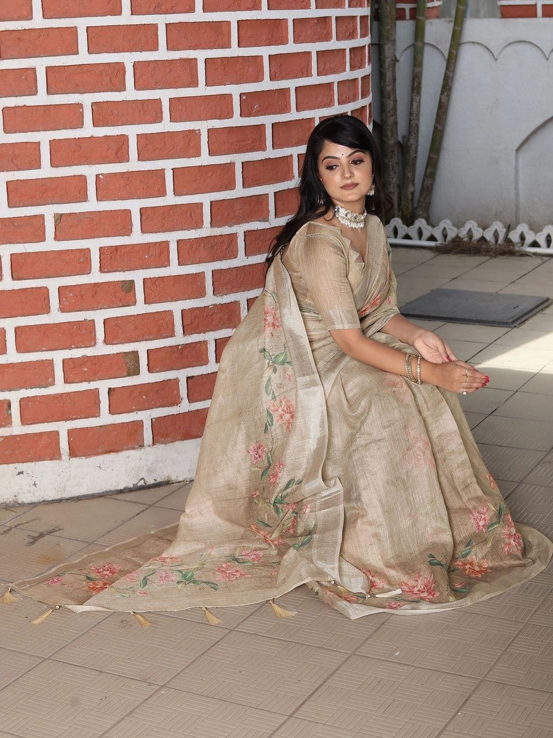 MANVAA Women Floral Silk Cotton Handloom Saree thumbnail 4