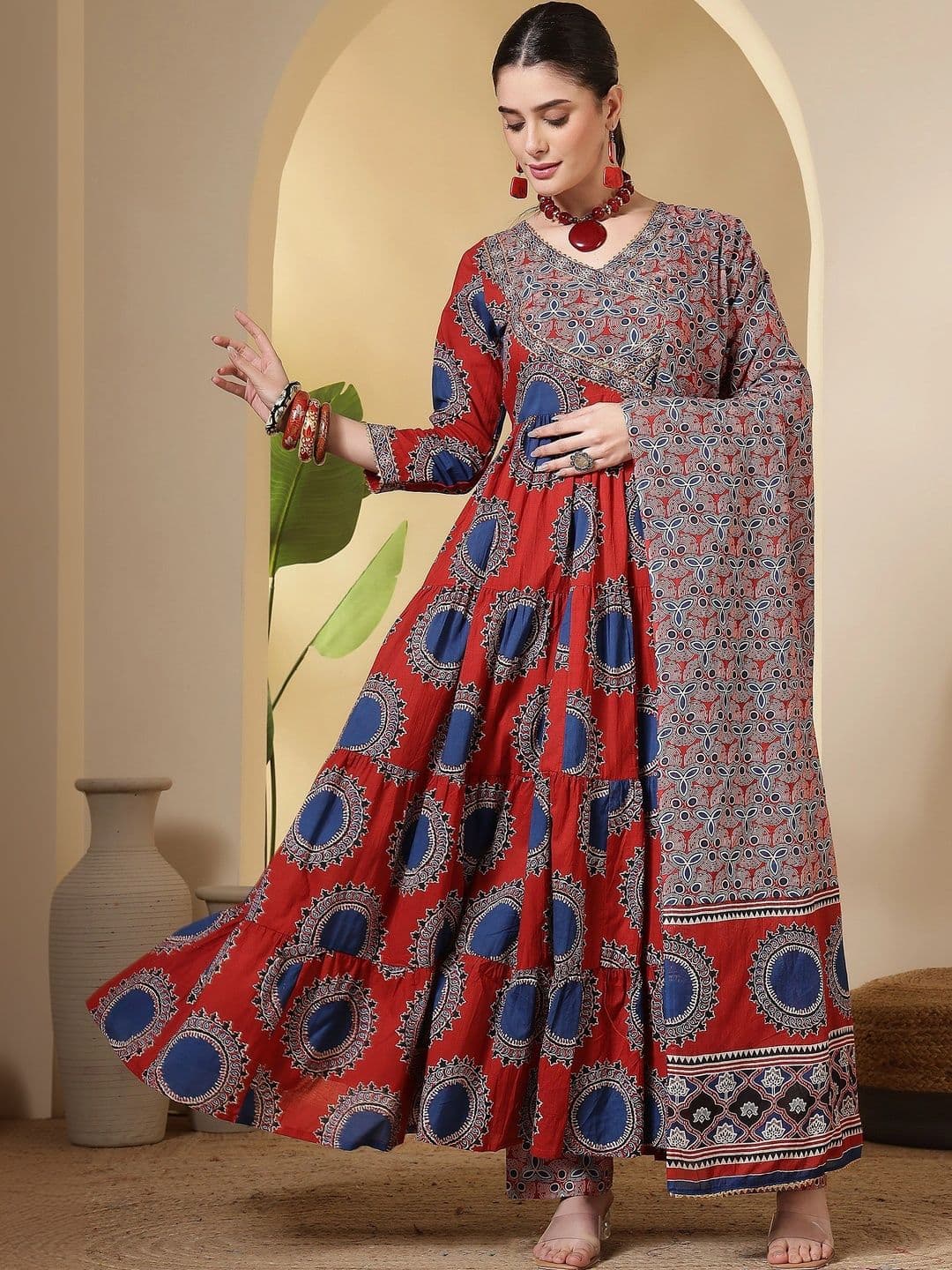Sangria Women Ethnic Motifs Printed Tiered Pure Cotton Kurta with Trousers & With Dupatta thumbnail 2