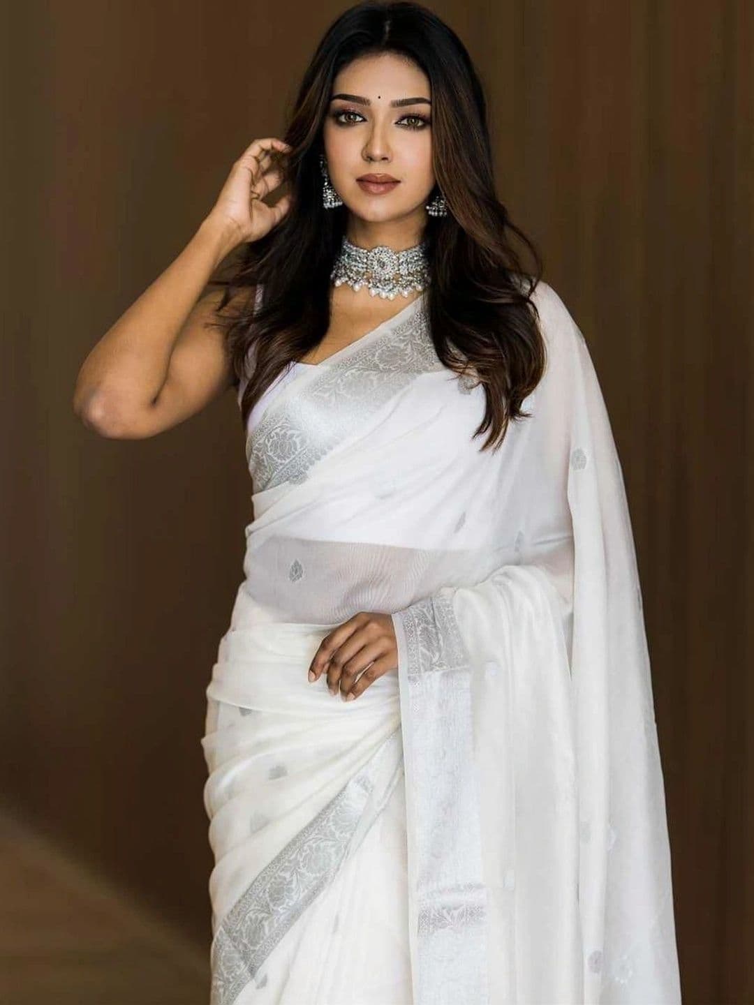 Mitera Woven Design Zari Silk Blend Banarasi Saree thumbnail 2