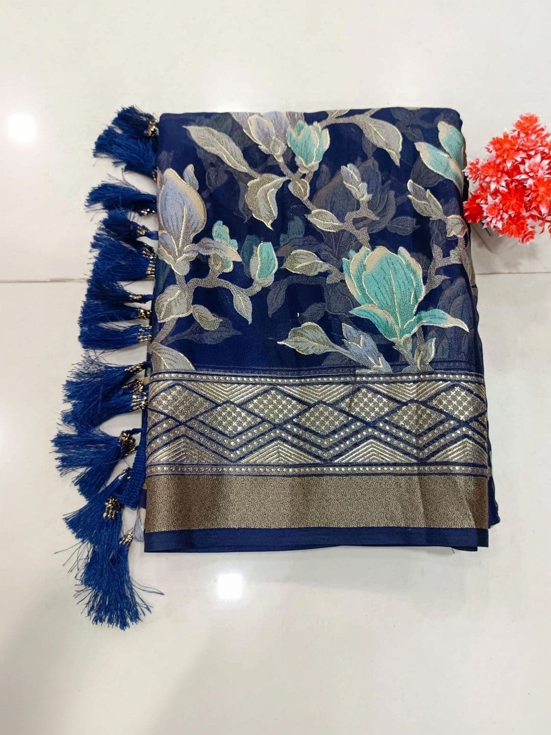 PANJURLI Floral Zari Brasso Saree thumbnail 2