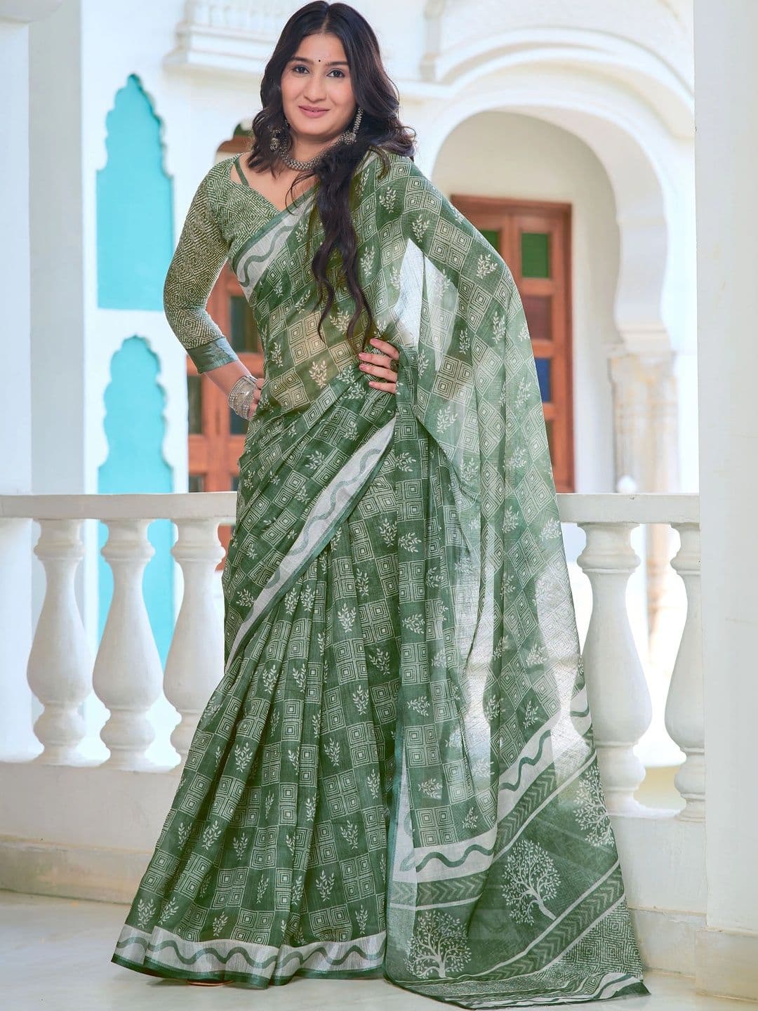 MANVAA Women Floral Saree thumbnail 2
