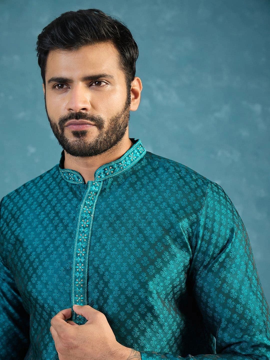 House of Pataudi Men Thread Work Kurta - view 1